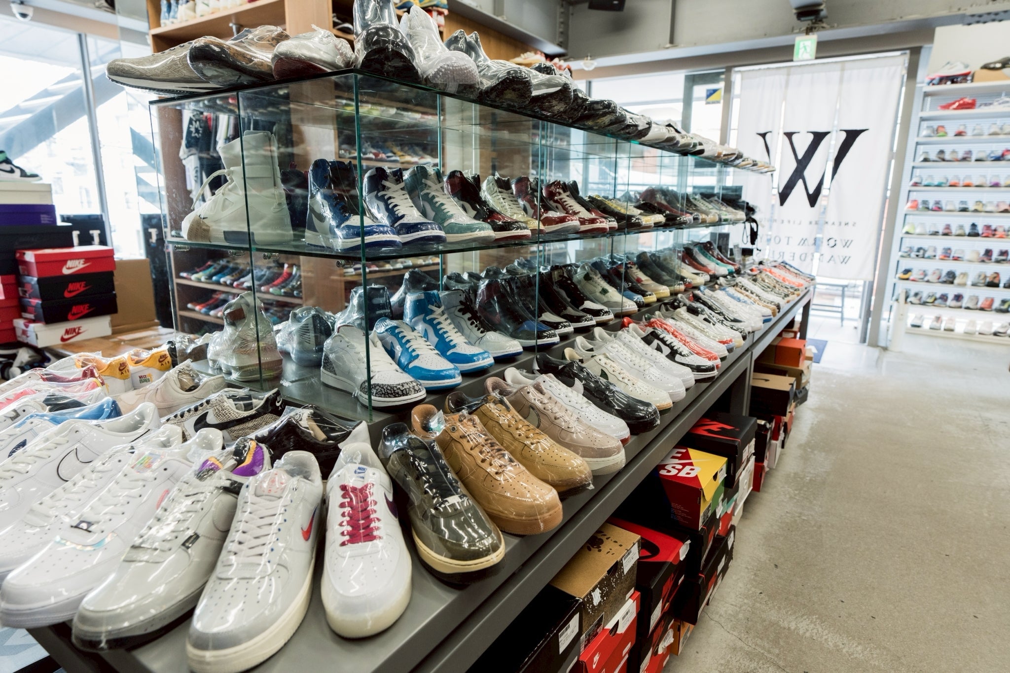 WORM TOKYOとは?―原宿・渋谷エリアのスニーカー中古ショップ