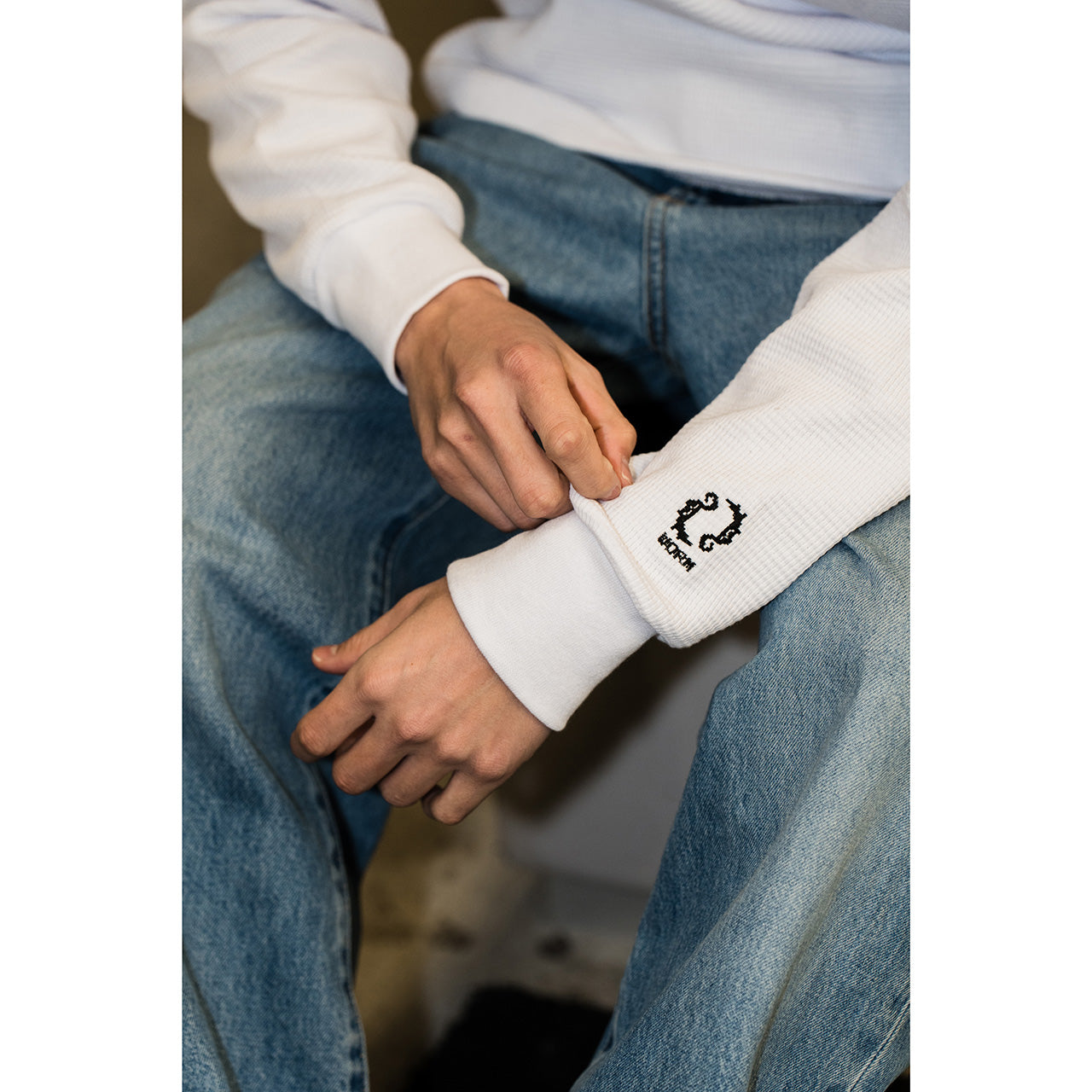 WORM 8bit Logo L/S Thermal White