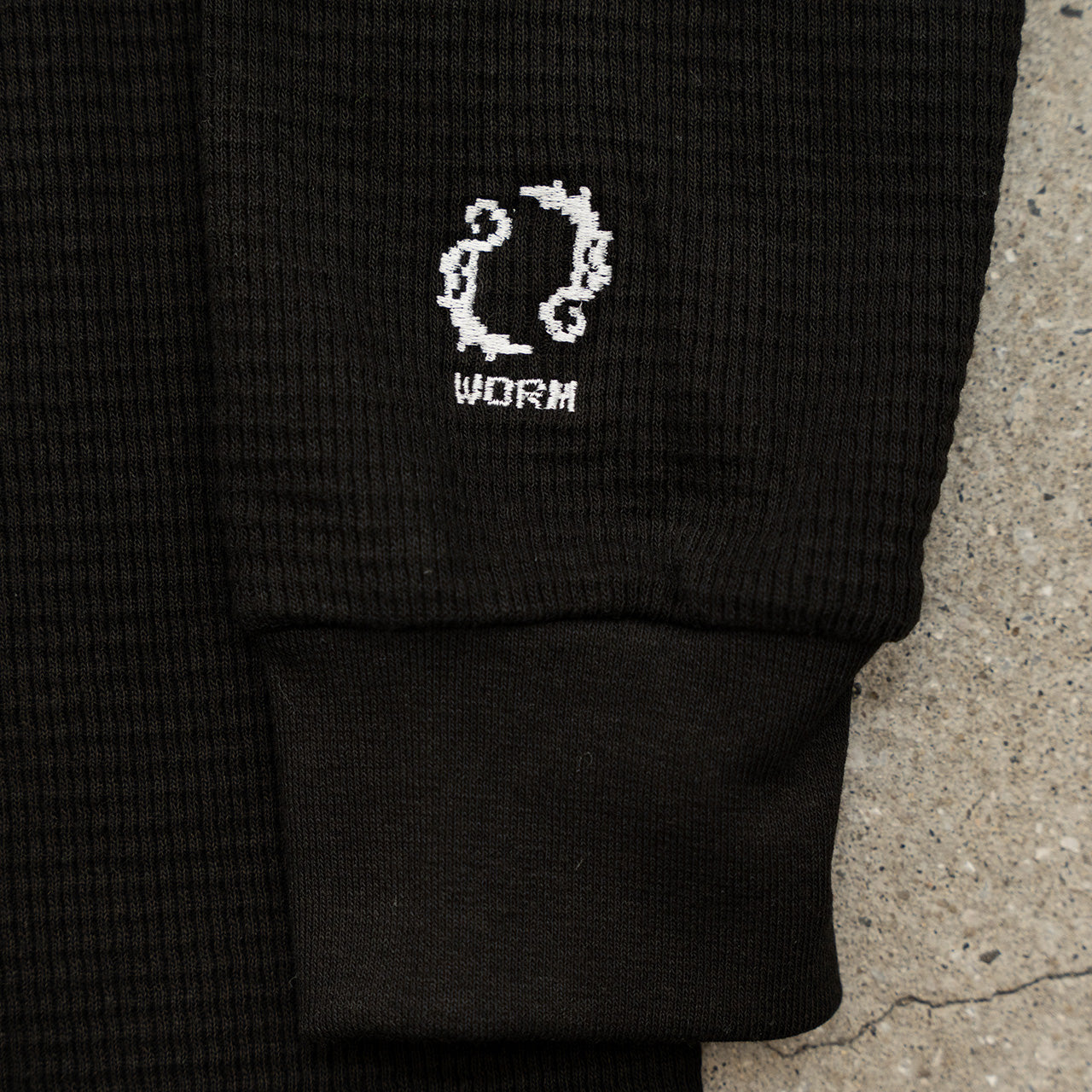 WORM 8bit Logo L/S Thermal Black