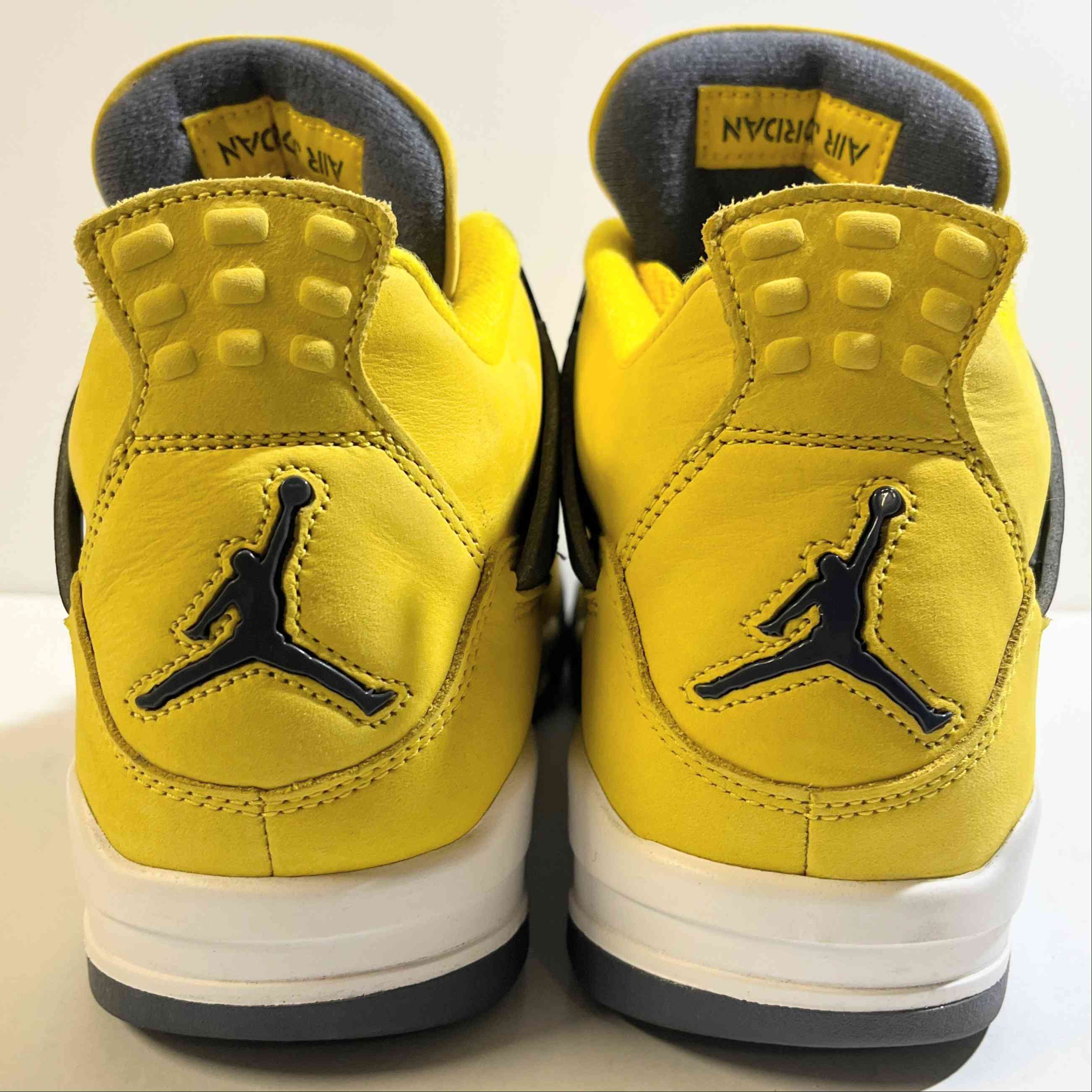 【US9.5】 AIR JORDAN 4 RETRO Tour Yellow CT8527-700 【USED】