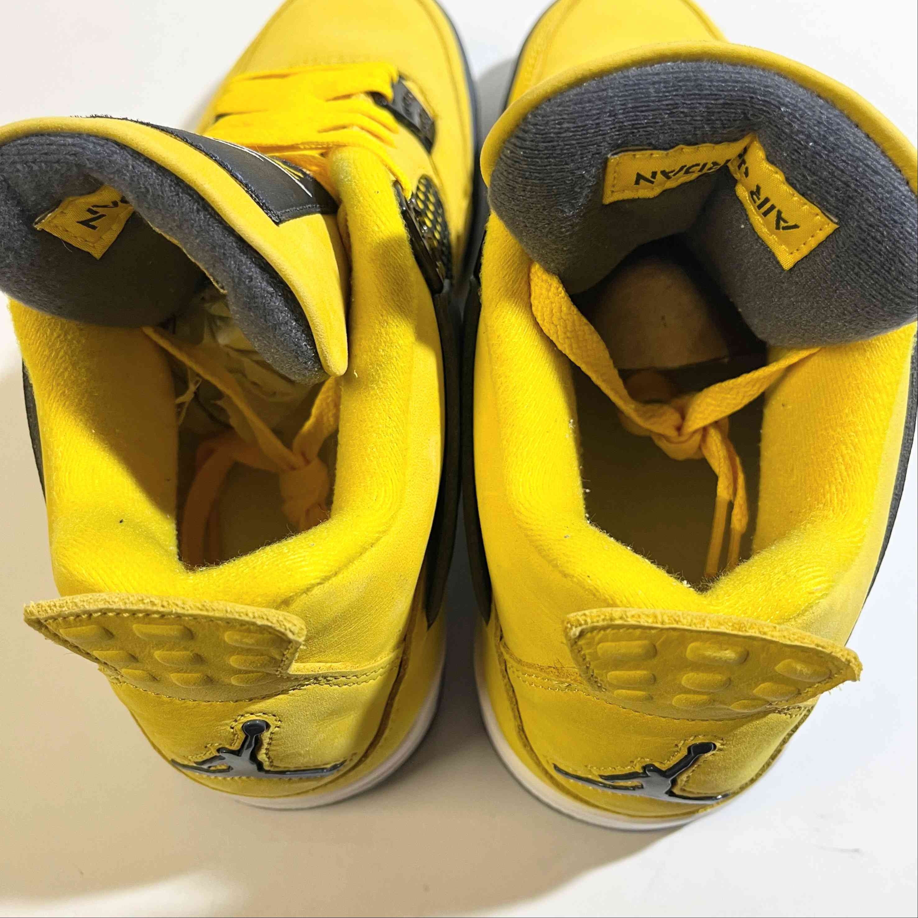 【US9.5】 AIR JORDAN 4 RETRO Tour Yellow CT8527-700 【USED】