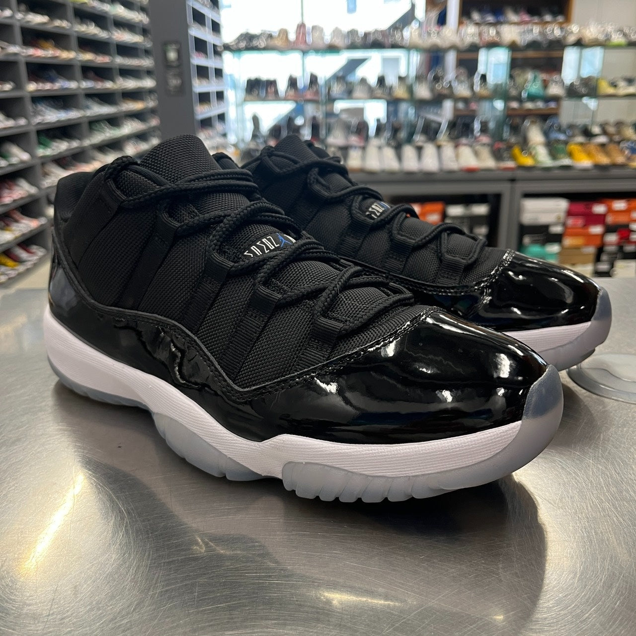 【US10】 AIR JORDAN 11 RETRO LOW Space Jam FV5104-004 【USED】
