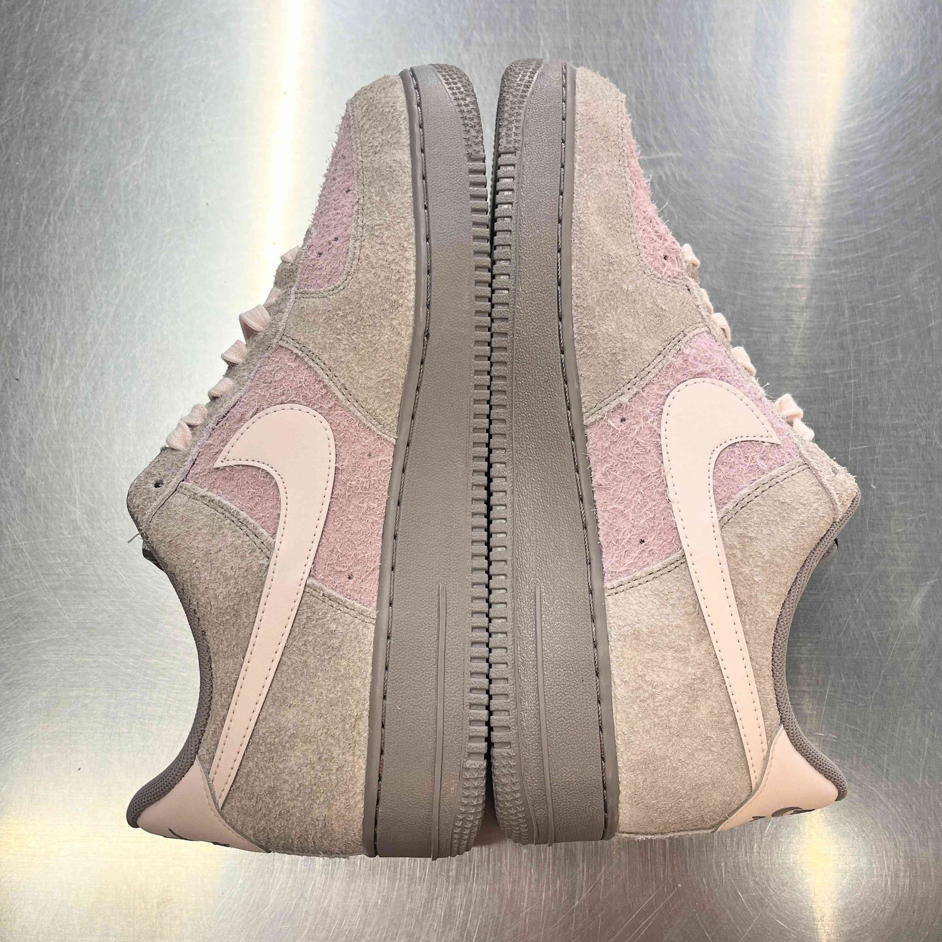 【US10.5】 NIKE AIR FORCE 1 07 PRM IQ3472-298 【USED】