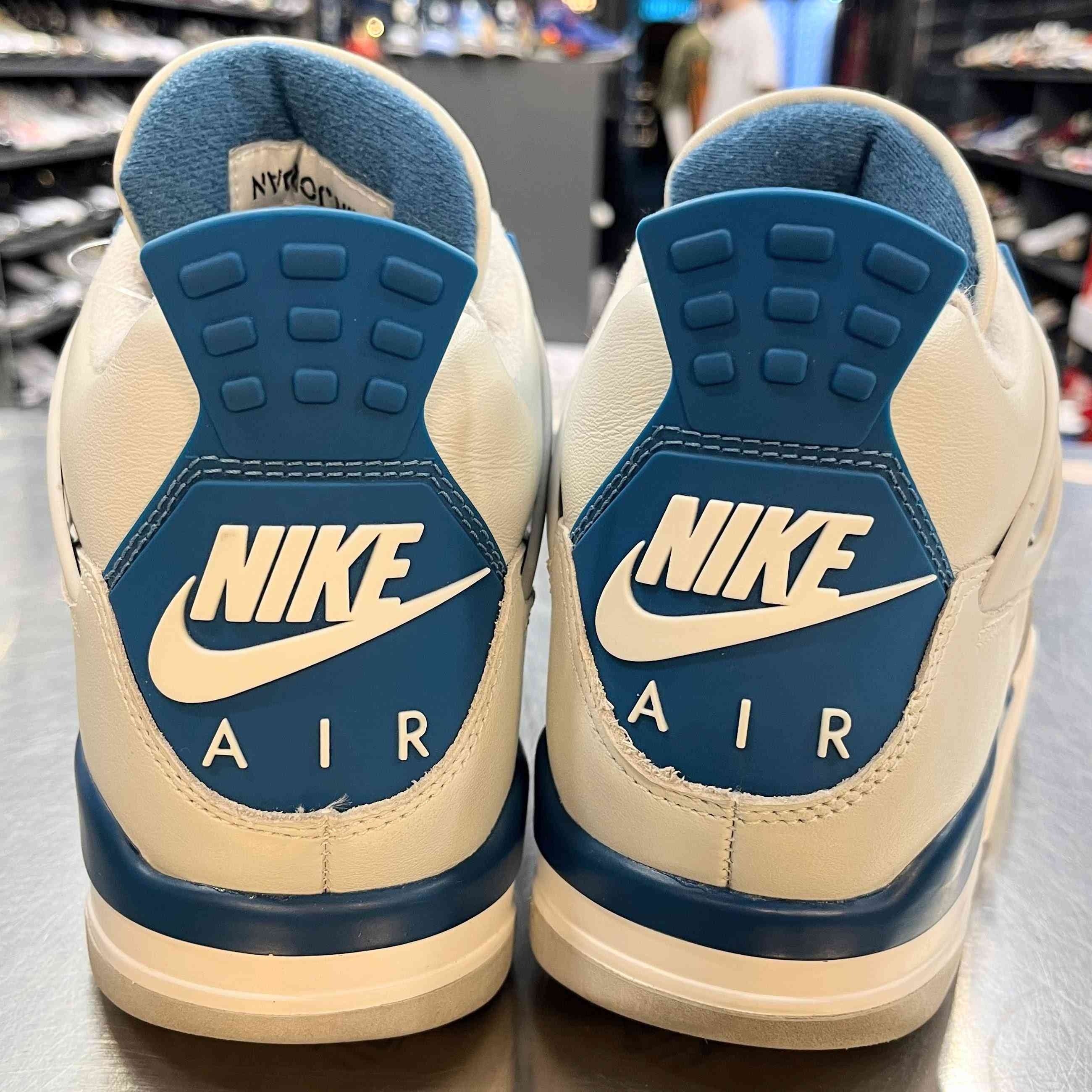 【US9.5】 AIR JORDAN 4 RETRO FV5029-141 【USED】