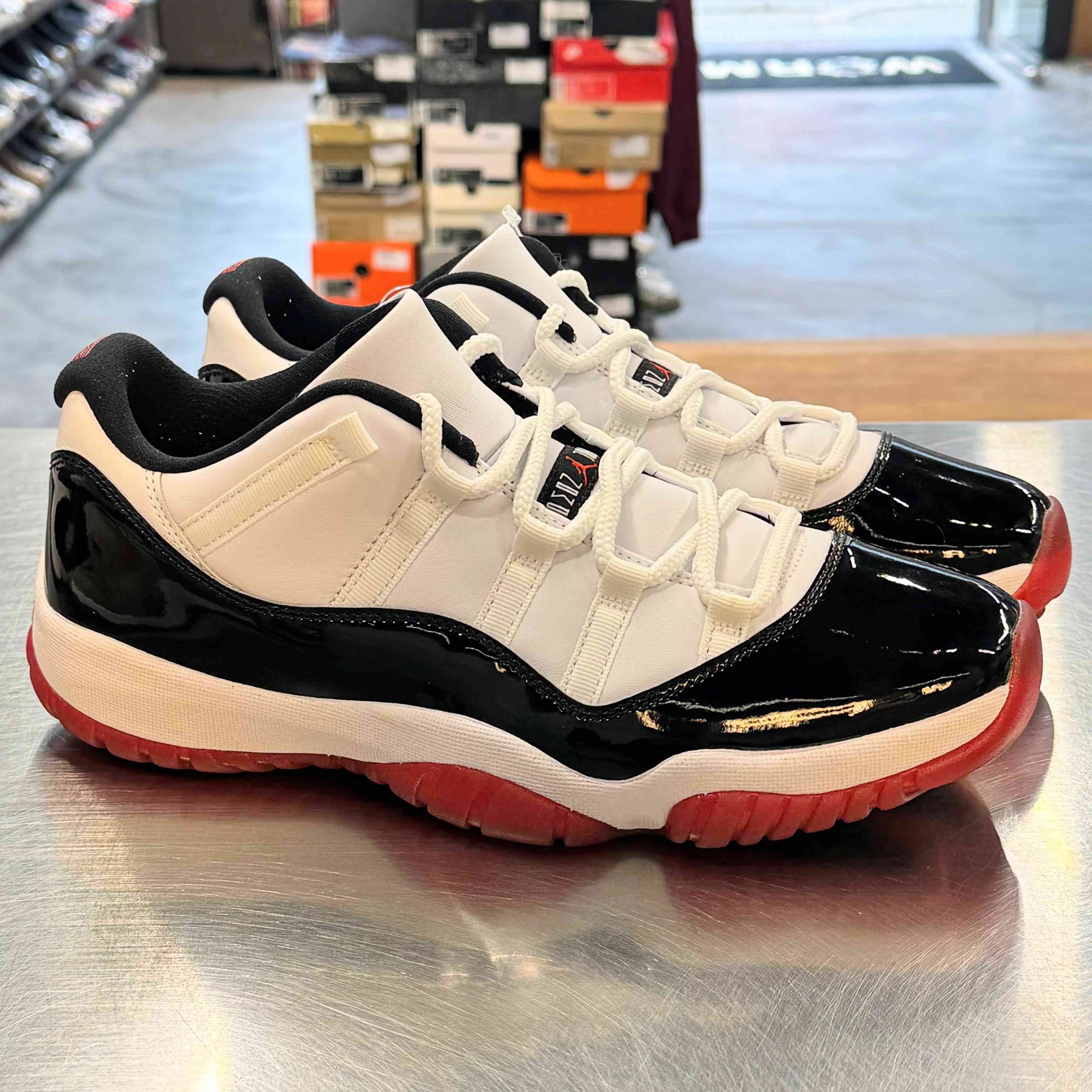 【US10.5】 AIR JORDAN 11 RETRO LOW AV2187-160 【USED】