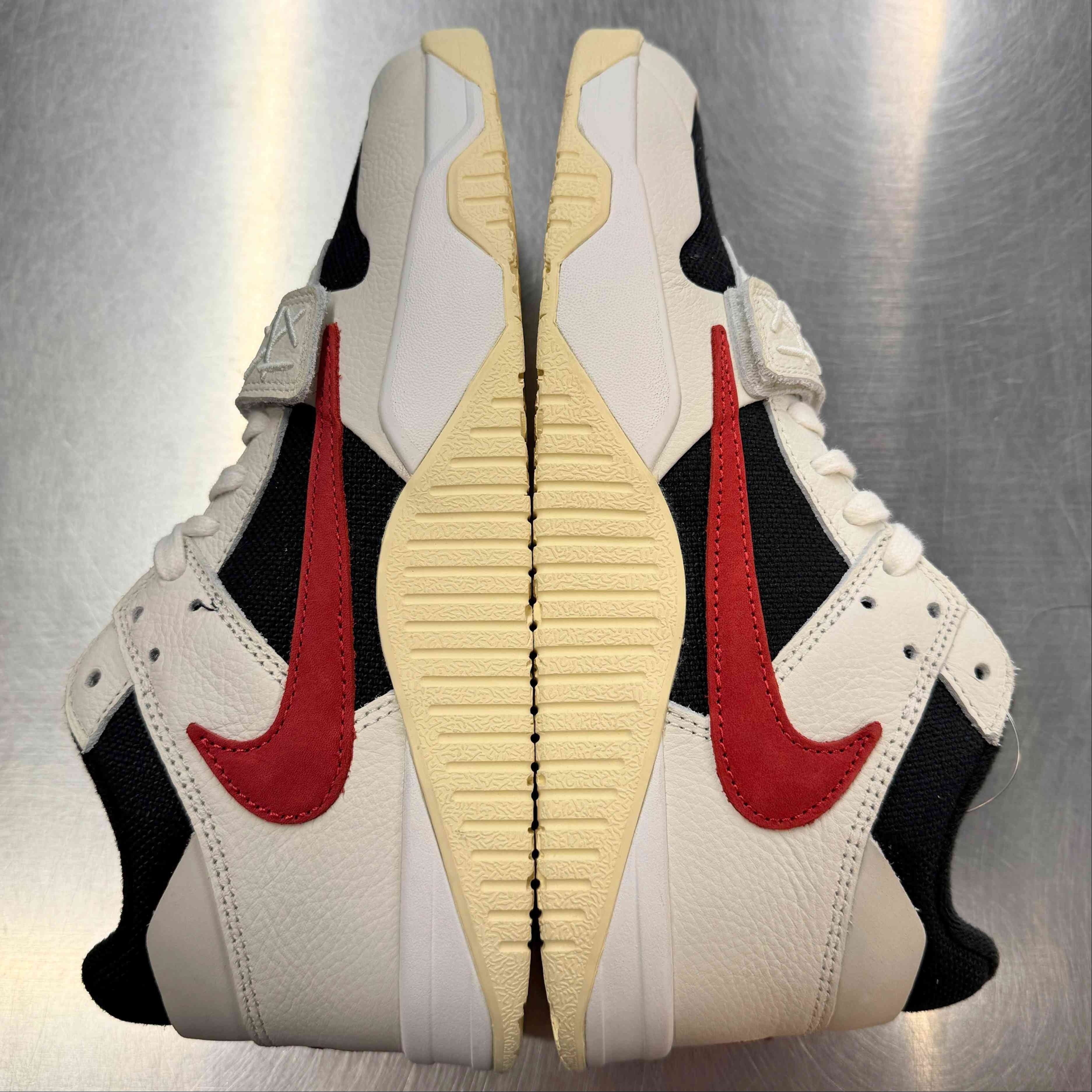 【US9.5】 JUMPMAN JACK TR FZ8117-101 【USED】