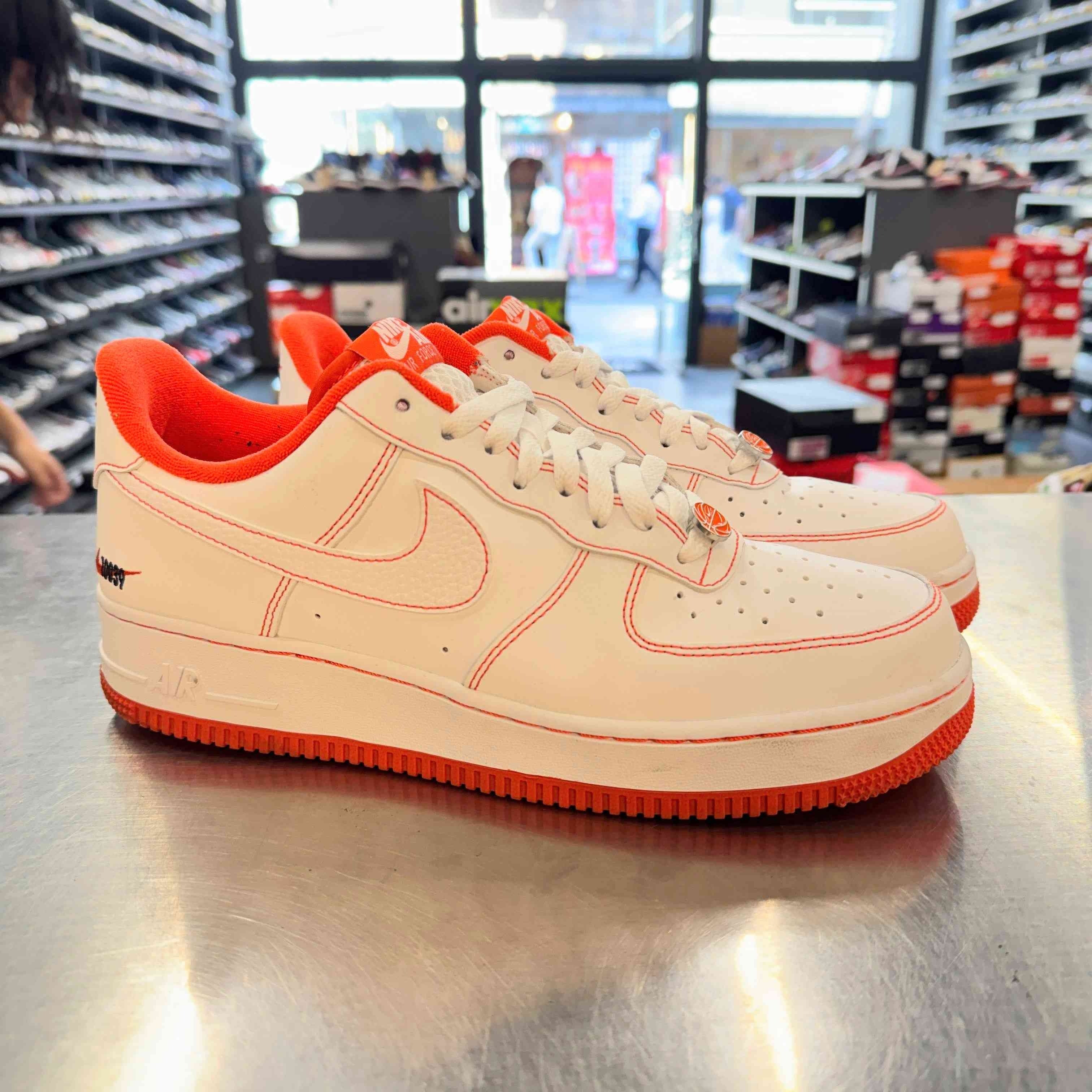 【US9.5】 NIKE AIR FORCE 1 '07 LV8 EMB CT2585-100 【USED】