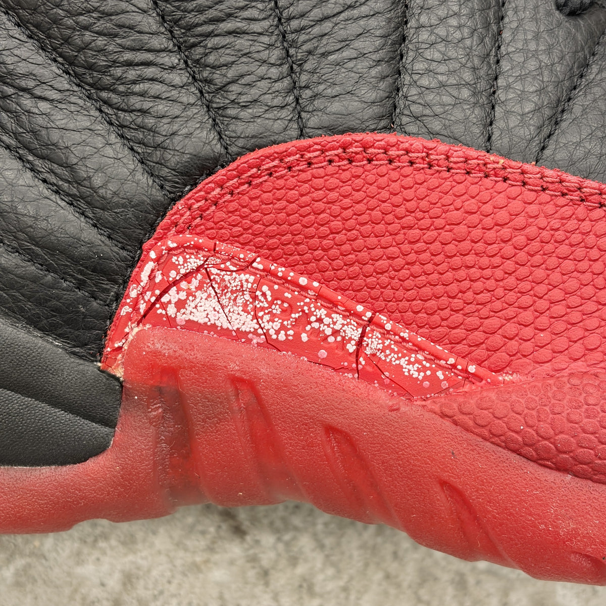 【US9】 AIR JORDAN 12 FLU GAME 130690-061 【DS】