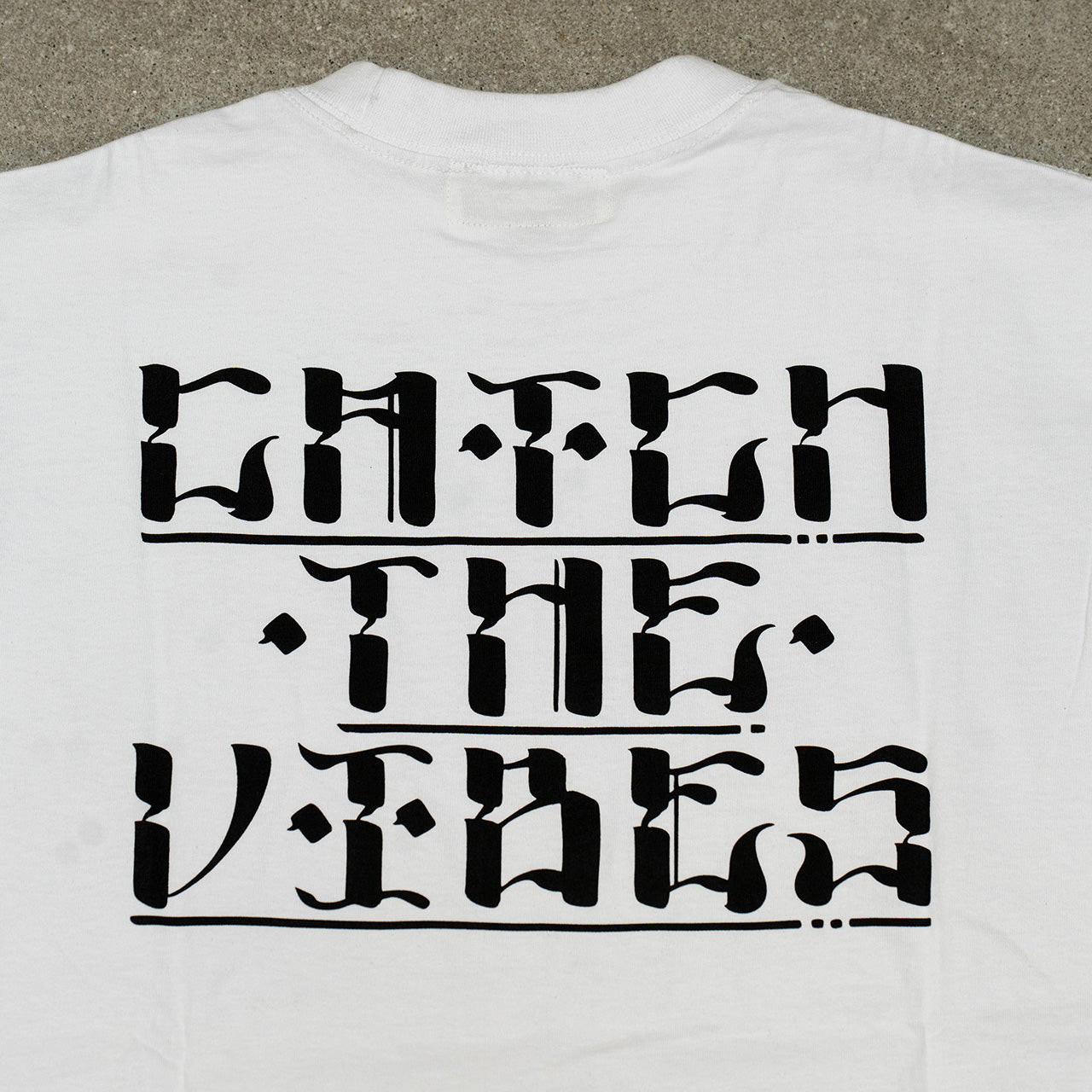 CATCH THE VIBES LOGO TEE White L