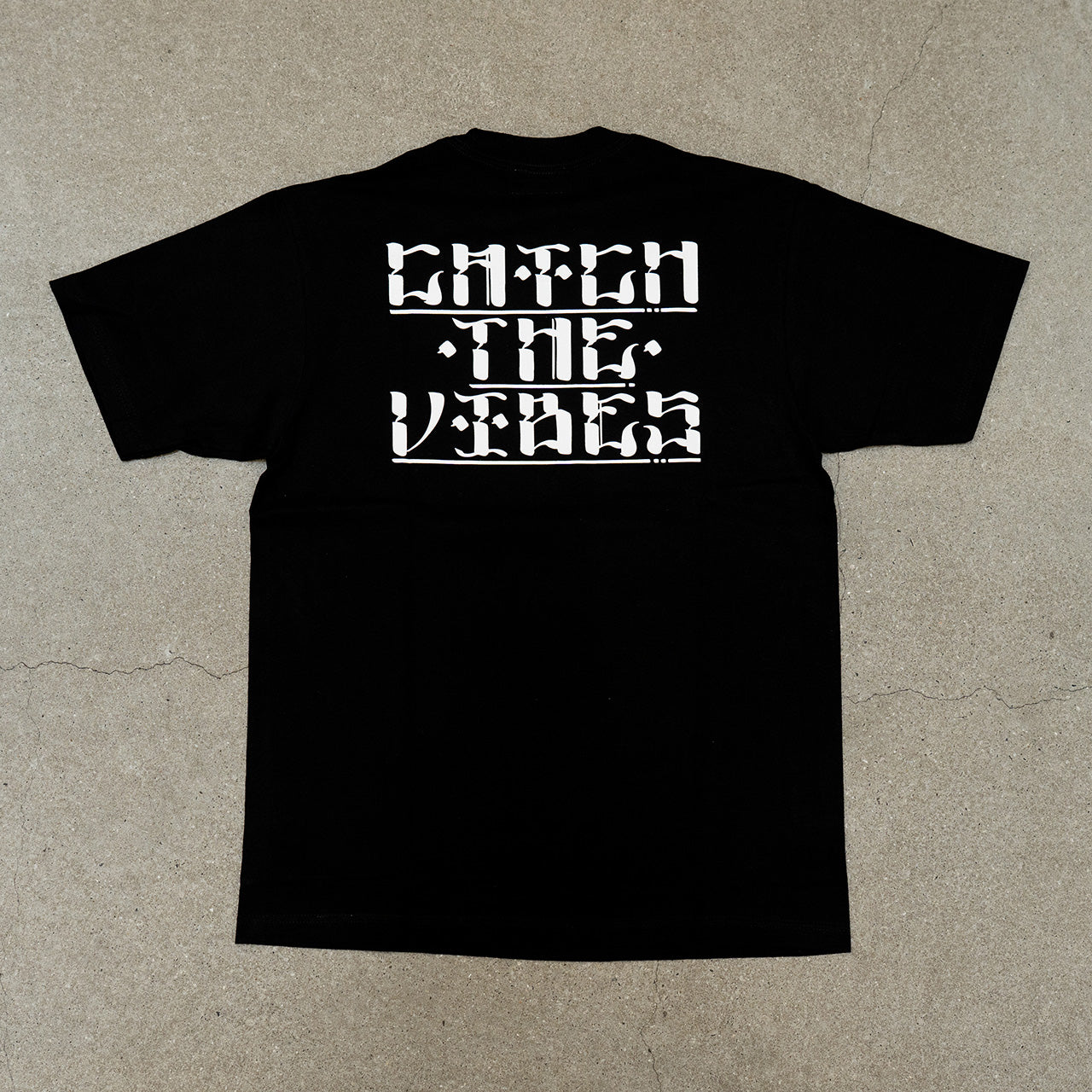 CATCH THE VIBES LOGO TEE Black XL