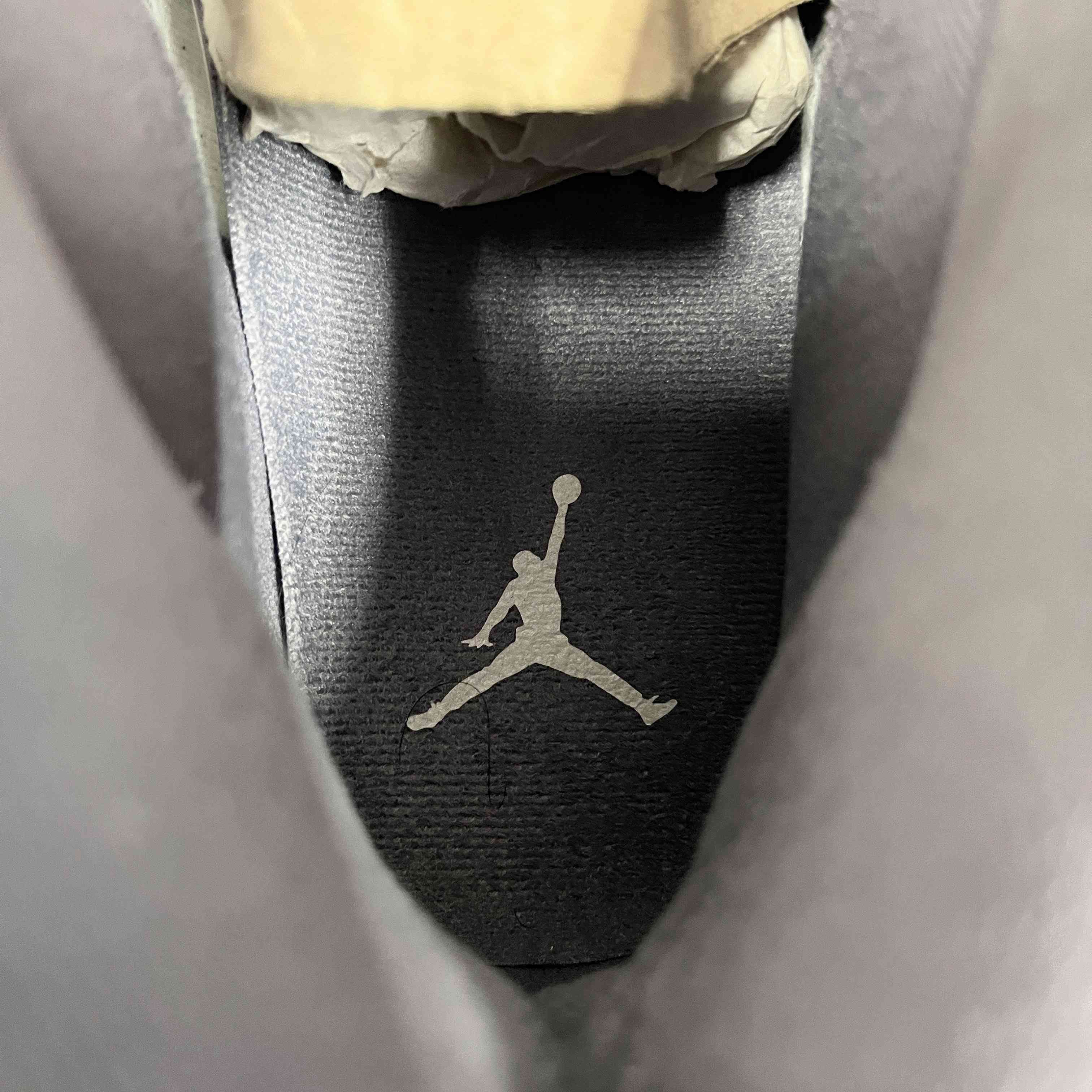 【US10】 AIR JORDAN 11 RETRO CT8012-005 【USED】