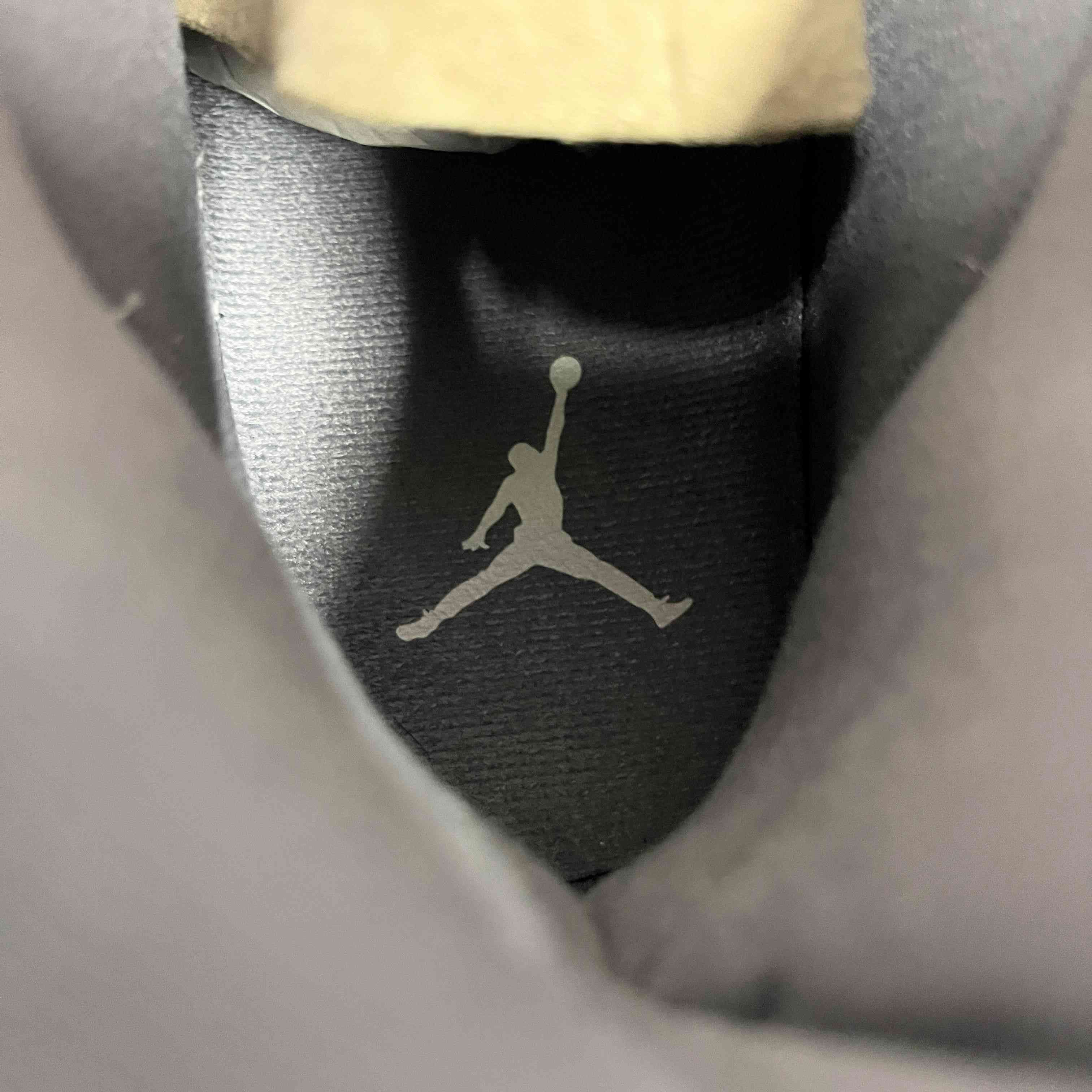 【US10】 AIR JORDAN 11 RETRO CT8012-005 【USED】