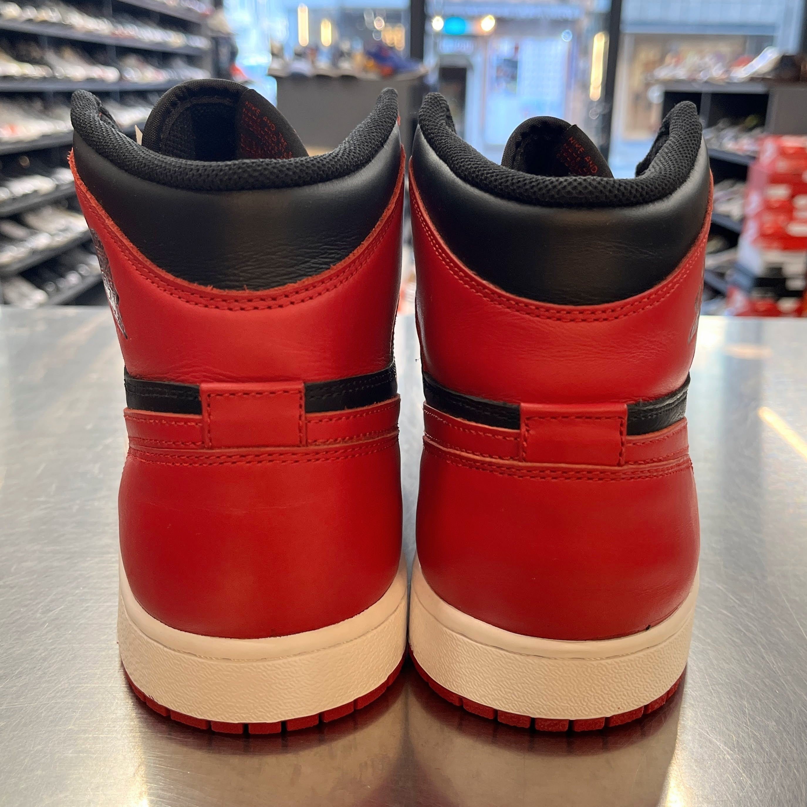 【US11】 AIR JORDAN 1 RETRO HIGH OG BRED 555088-023 【USED】