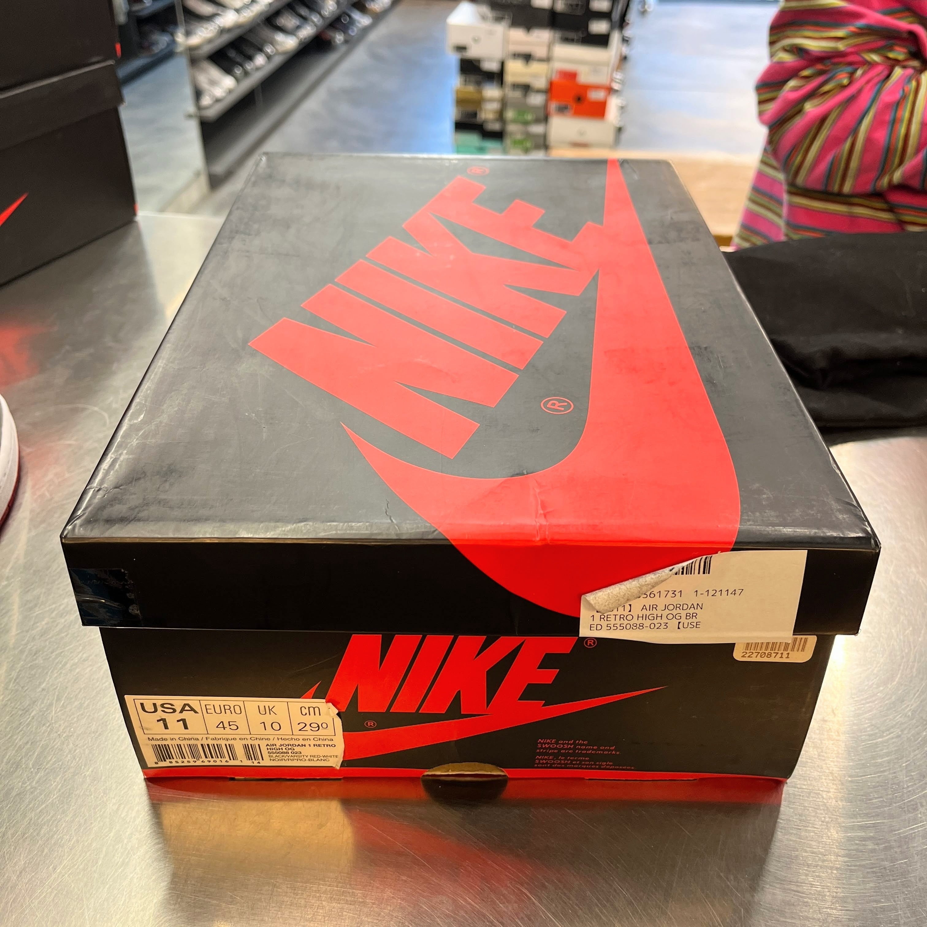 【US11】 AIR JORDAN 1 RETRO HIGH OG BRED 555088-023 【USED】