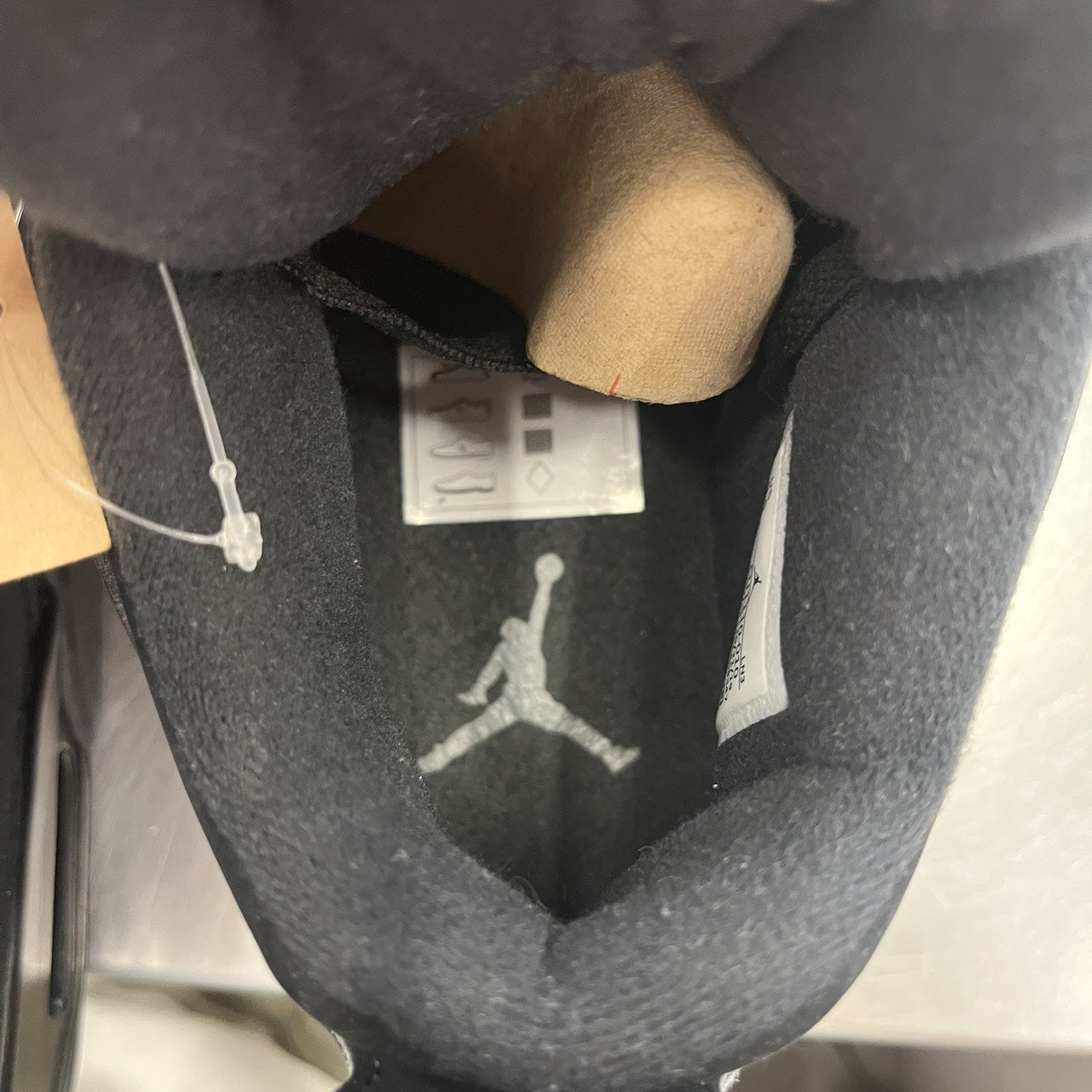 【US9.5】 AIR JORDAN 4 RETRO BLACK CAT CU1110-010 【USED】