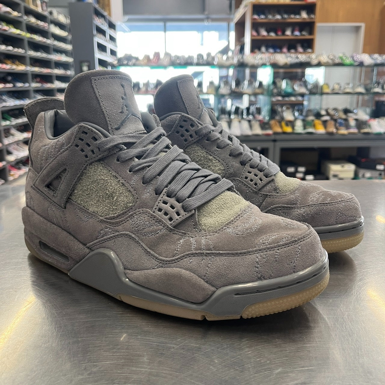 【US9.5】 AIR JORDAN 4 RETRO KAWS 930155-003 【USED】