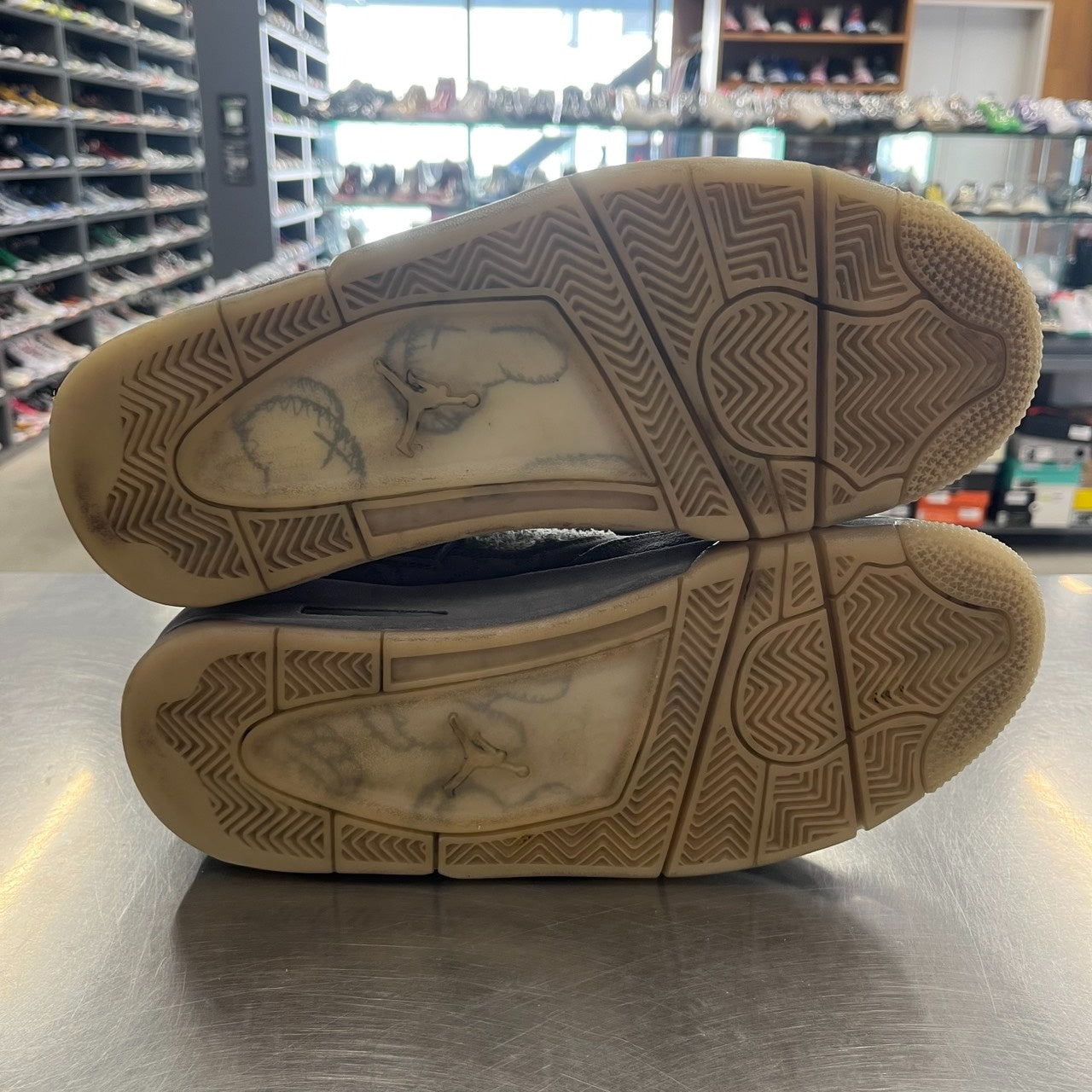 【US9.5】 AIR JORDAN 4 RETRO KAWS 930155-003 【USED】