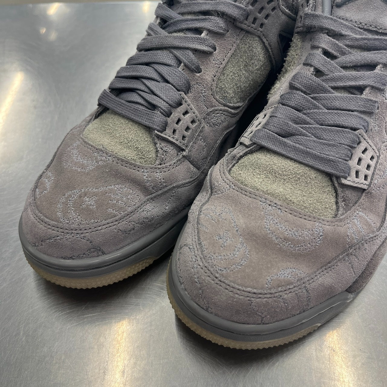 【US9.5】 AIR JORDAN 4 RETRO KAWS 930155-003 【USED】