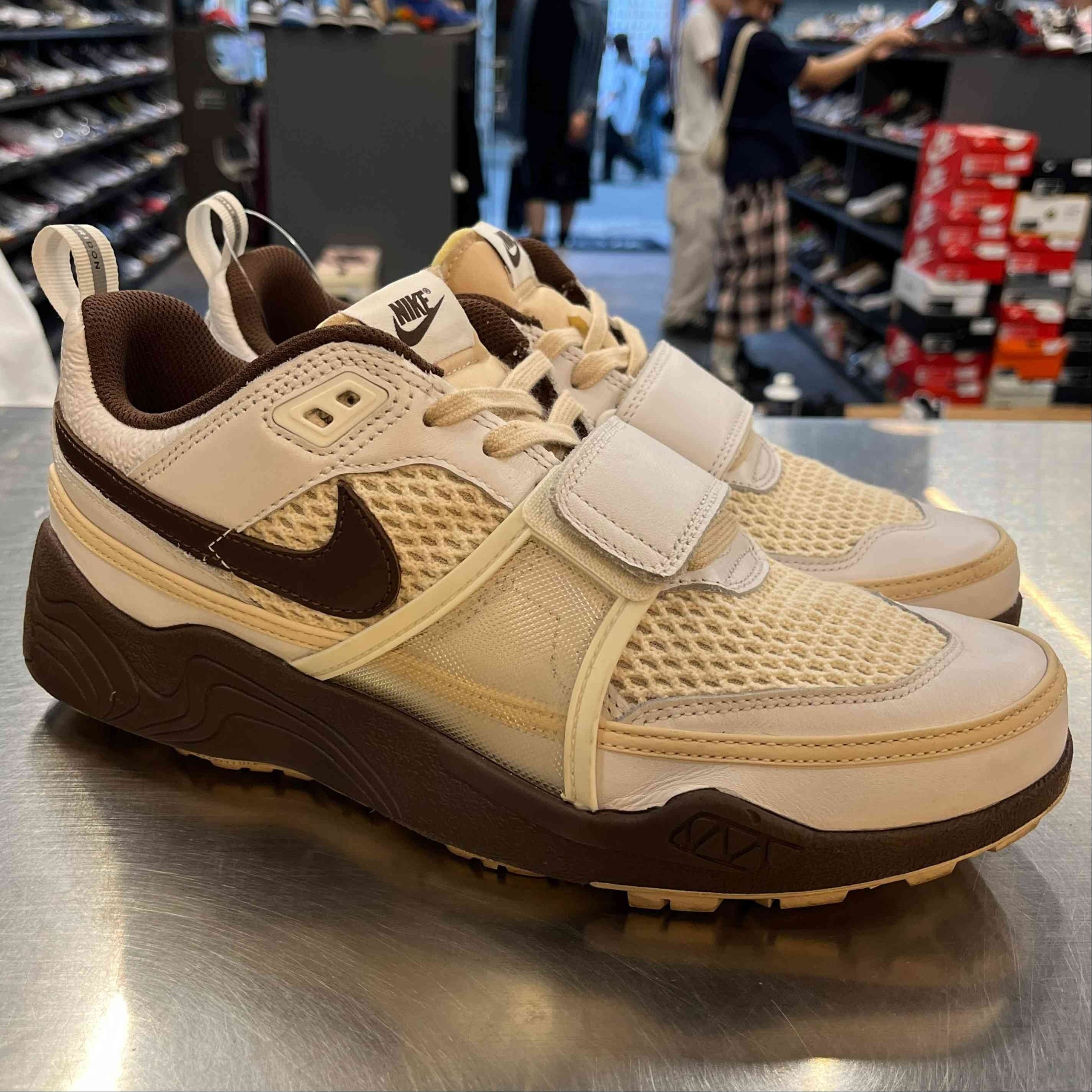 【US9.5】 NIKE ZOOM FIELD JAXX CACTUS JACK HQ3073-100 【USED】