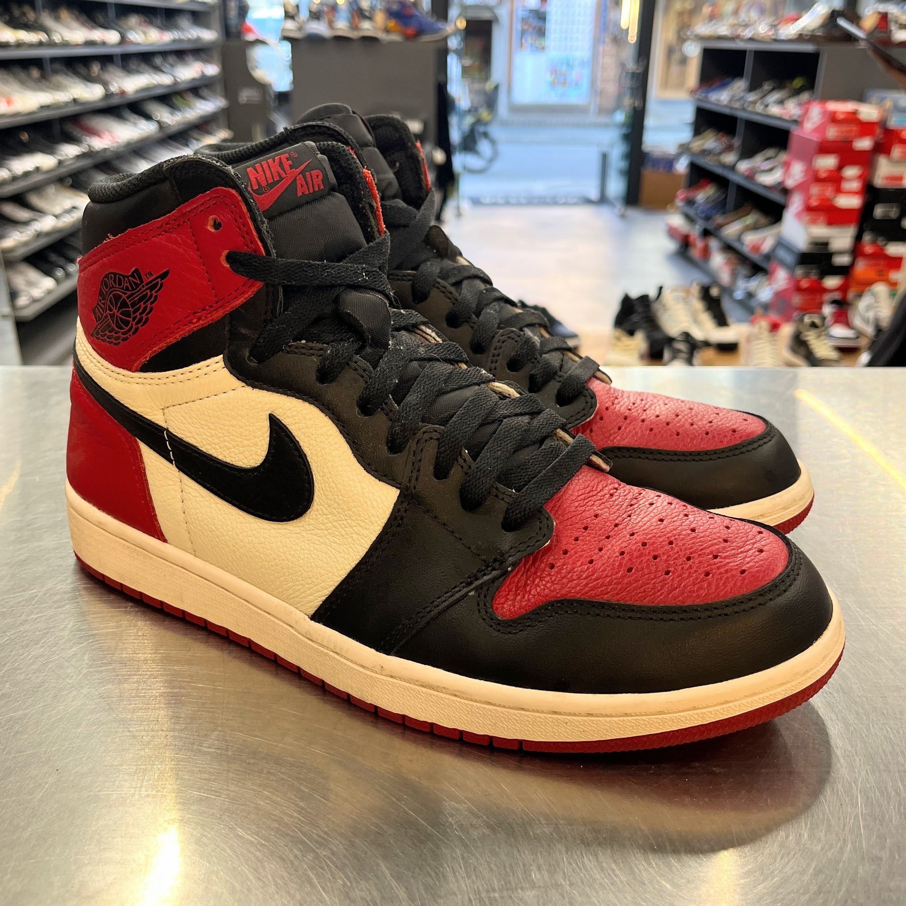 【US10】 AIR JORDAN 1 RETRO HIGH OG BRED TOE 555088-610 【USED】