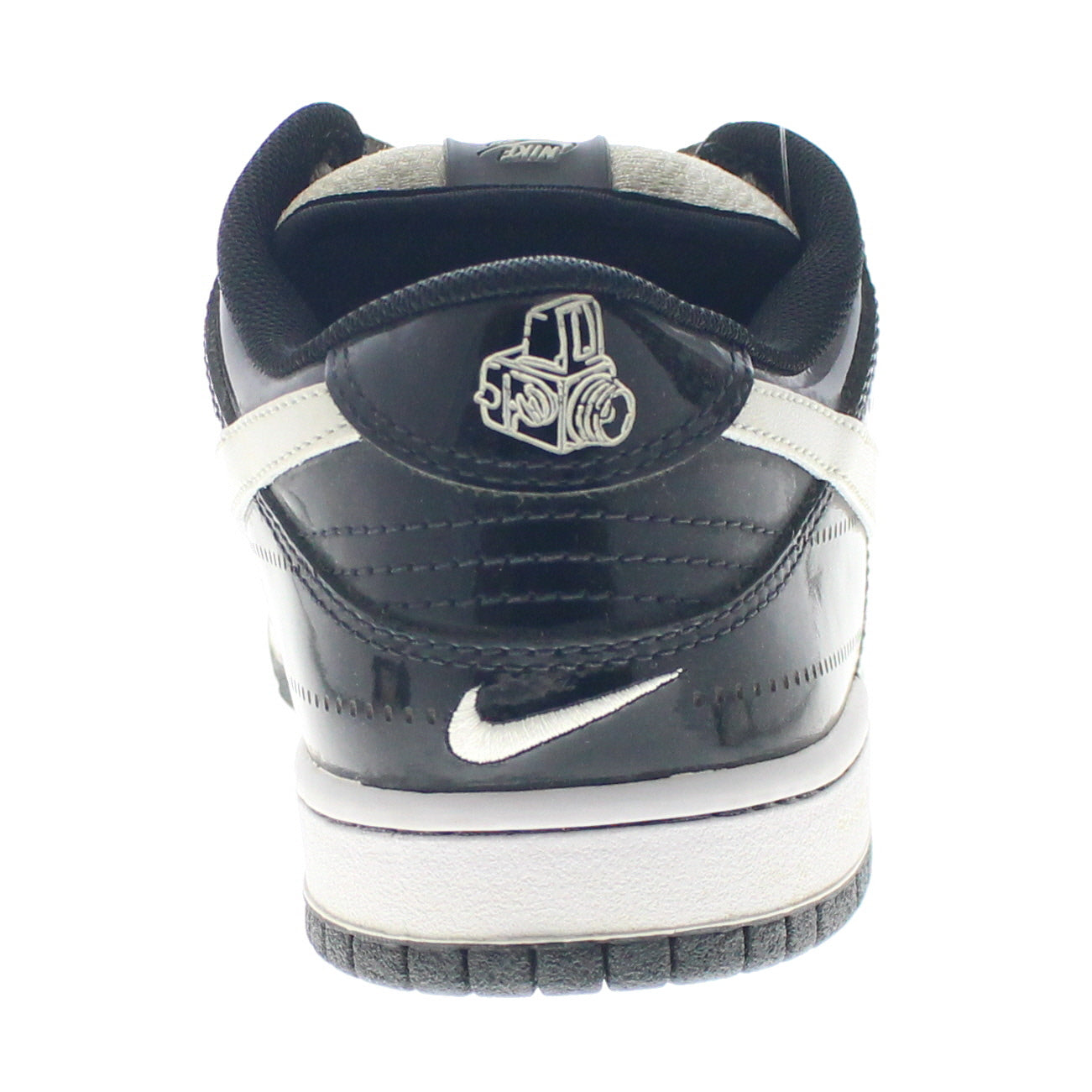 Archives image Nike SB Dunk Low EMB Pro 